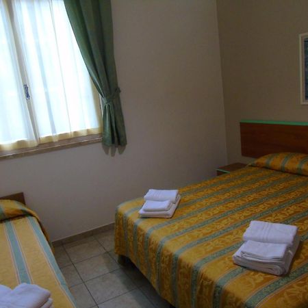 Hotel Zeus Lido Di Classe Room Only Eksteriør billede