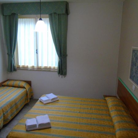 Hotel Zeus Lido Di Classe Room Only Eksteriør billede