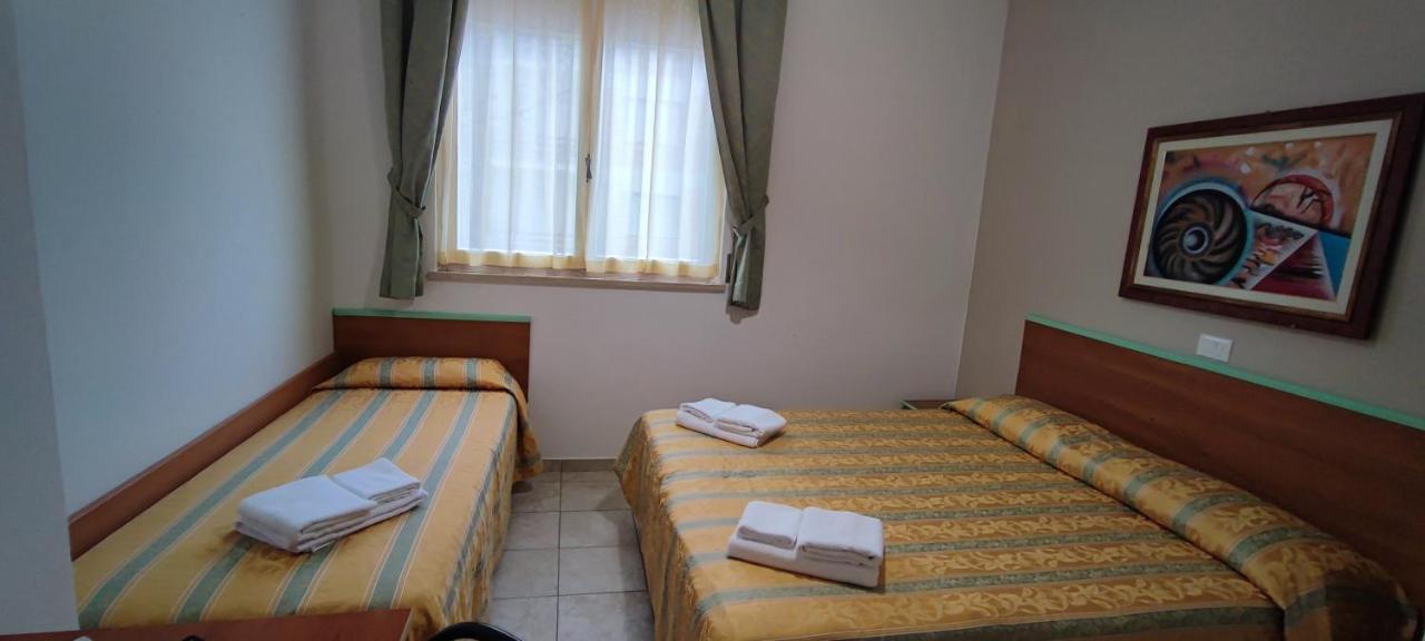 Hotel Zeus Lido Di Classe Room Only Eksteriør billede