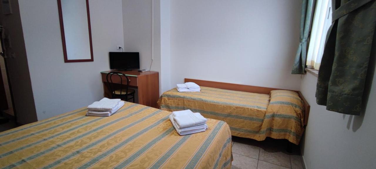 Hotel Zeus Lido Di Classe Room Only Eksteriør billede