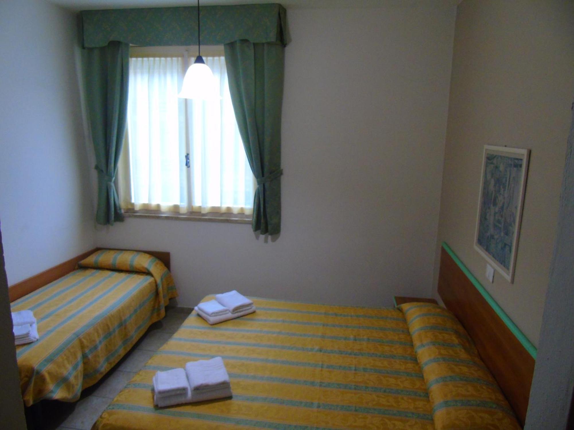 Hotel Zeus Lido Di Classe Room Only Eksteriør billede
